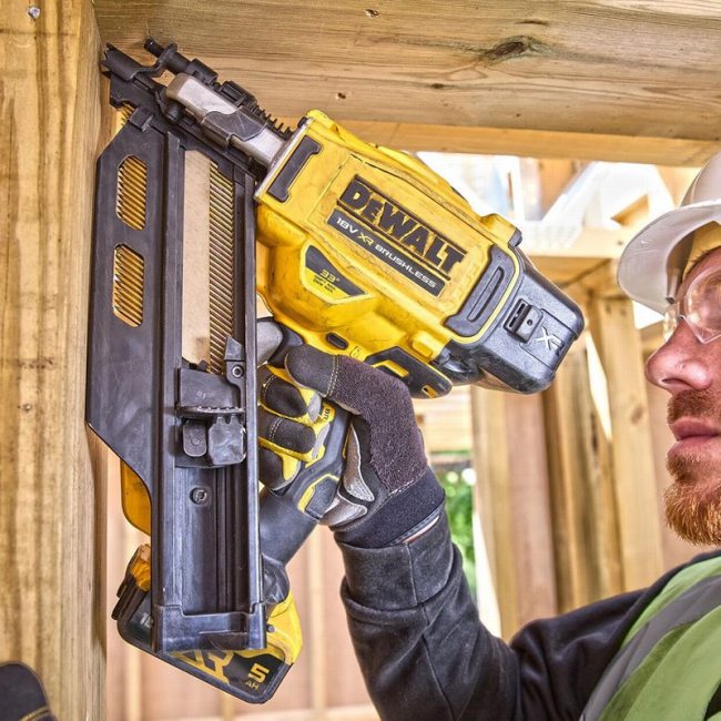 Dewalt DCN930N 18V XR Brushless 90mm Framing Nailer - Body - Image 9
