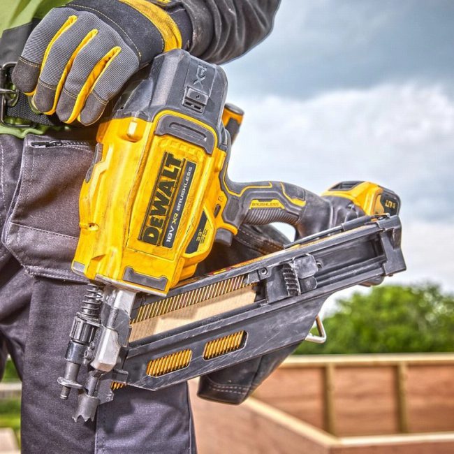 Dewalt DCN930N 18V XR Brushless 90mm Framing Nailer - Body - Image 11