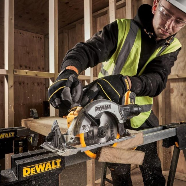 DeWalt DCS565N 18V XR Brushless Circular Saw 165mm – Body - Image 3