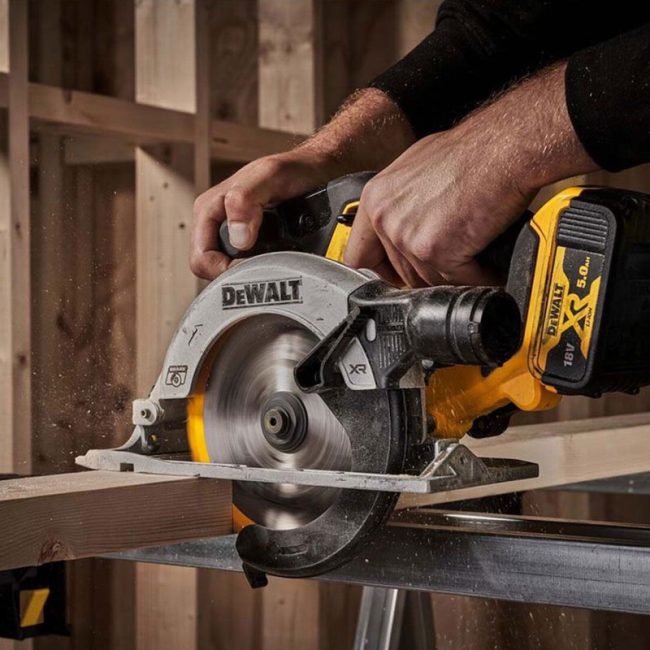 DeWalt DCS565N 18V XR Brushless Circular Saw 165mm – Body - Image 4