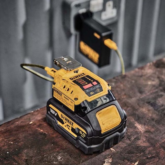 Dewalt DCB094 240V USB 18V Power Delivery Charging Kit - Image 8
