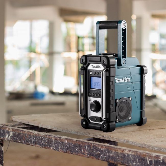 Makita DMR116 14.4V/18V LXT/G-Series Job Site Radio – Body - Image 5