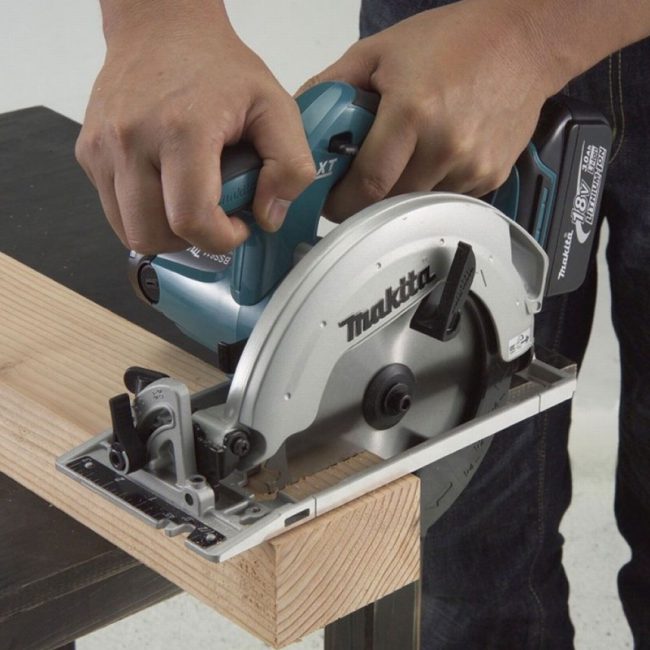 Makita DSS611Z 18V LXT 165mm Circular Saw - Body - Image 2