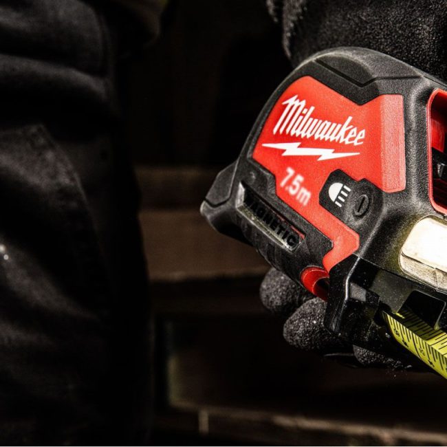 Milwaukee 4932492469 LED 7.5m Magnetic Metric Tape Measure - Image 3