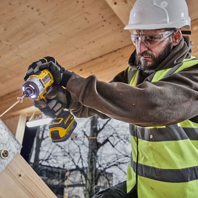 Dewalt DCF860E2T 18V XR Brushless Compact Impact Driver Kit - Image 13
