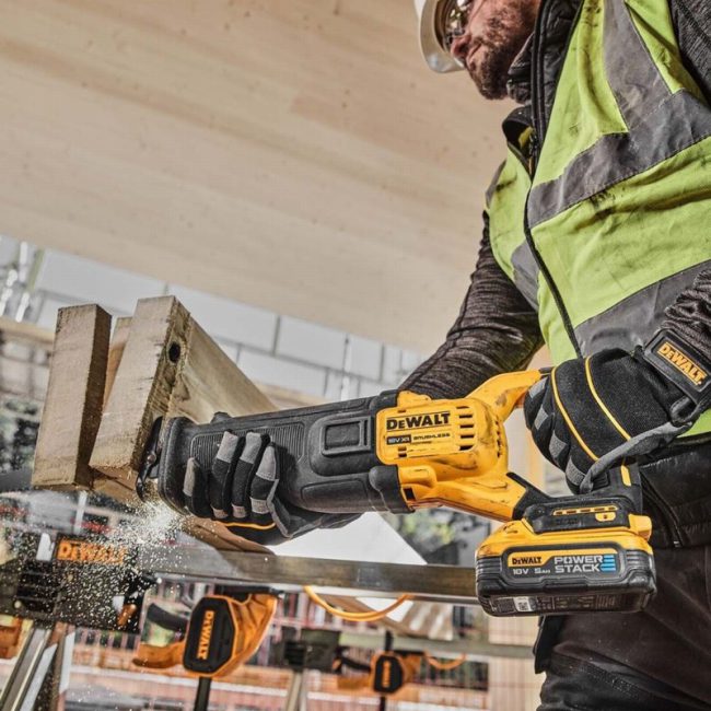 DeWalt DCS386H2T-GB 18V Cordless Brushless Reciprocating Saw Kit - Image 4