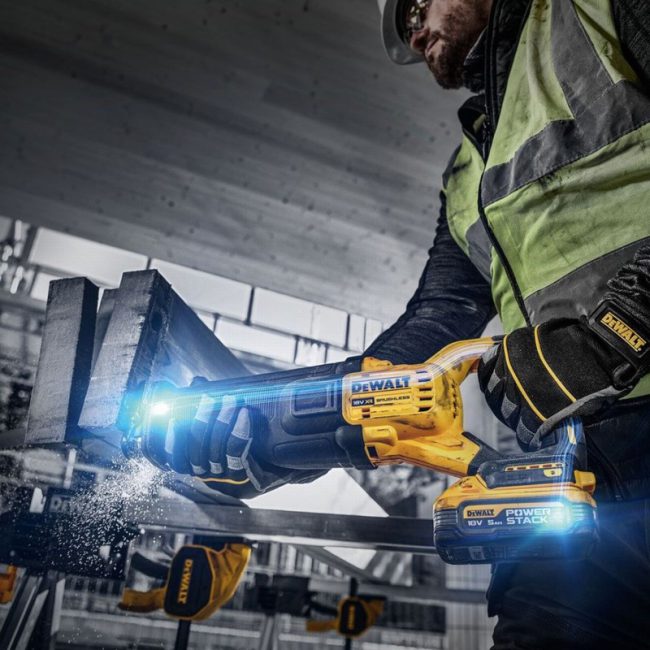 DeWalt DCS386H2T-GB 18V Cordless Brushless Reciprocating Saw Kit - Image 10