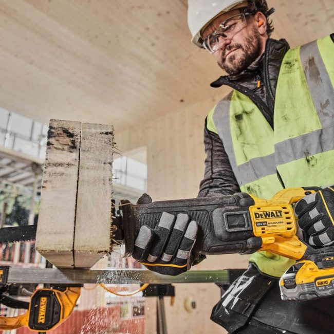 DeWalt DCS386H2T-GB 18V Cordless Brushless Reciprocating Saw Kit - Image 8