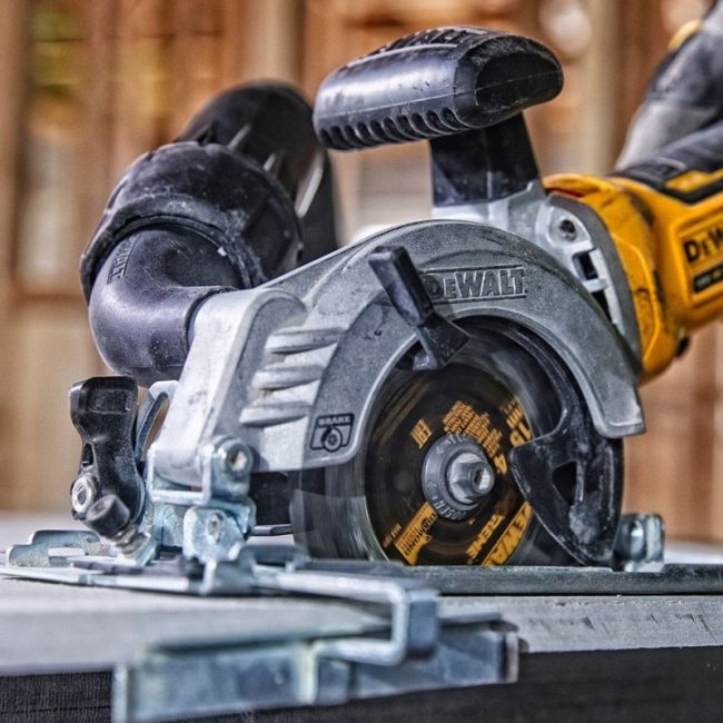 DeWalt DCS571N 18V Brushless Compact Circular Saw 115mm – Body - Image 6