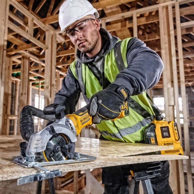DeWalt DCS571N 18V Brushless Compact Circular Saw 115mm – Body - Image 5