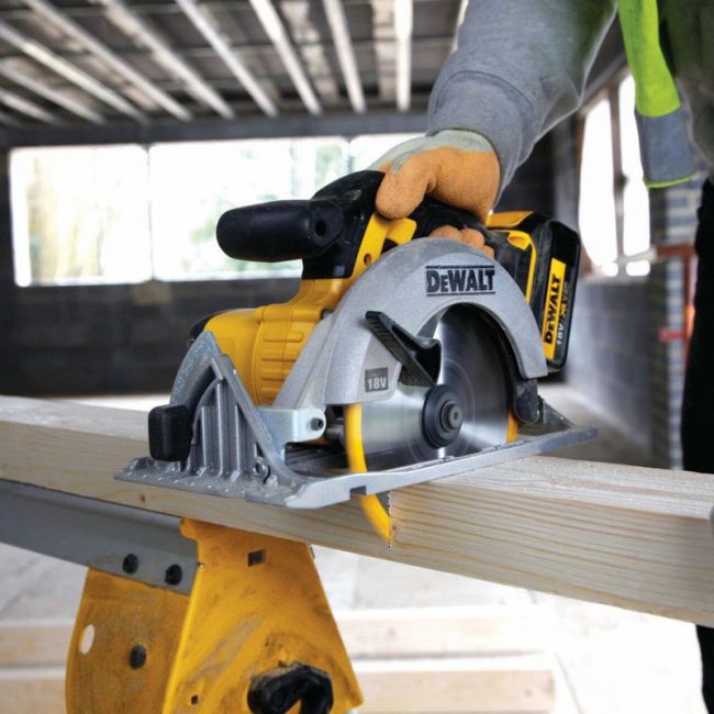 DeWalt DCS391N 18V XR Premium Circular Saw 165mm -  Body - Image 7