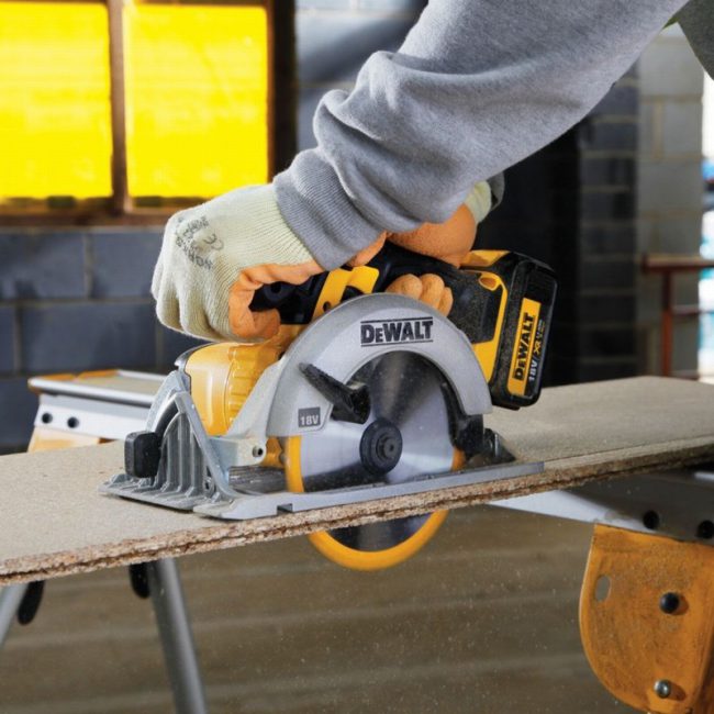 DeWalt DCS391N 18V XR Premium Circular Saw 165mm -  Body - Image 6