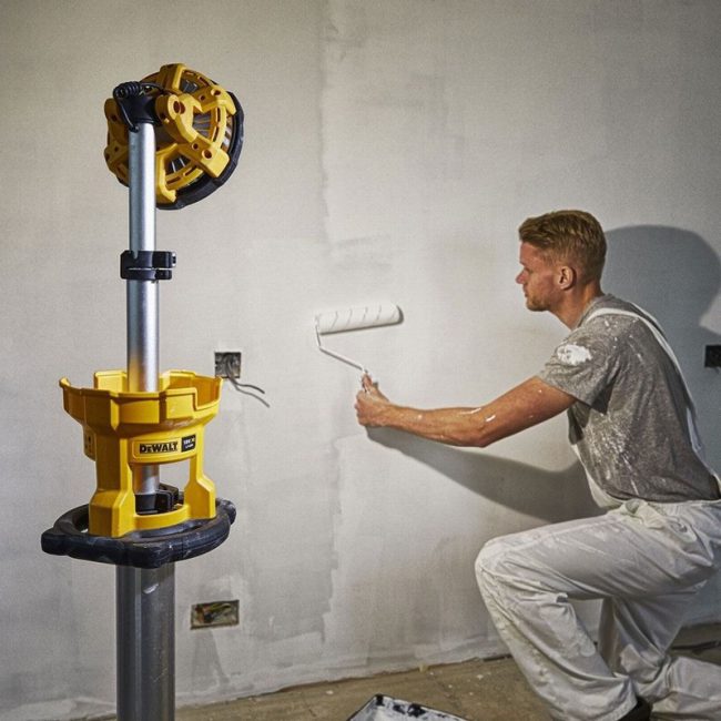 Dewalt DCL079 18V XR LED Tripod Light - Body - Image 5