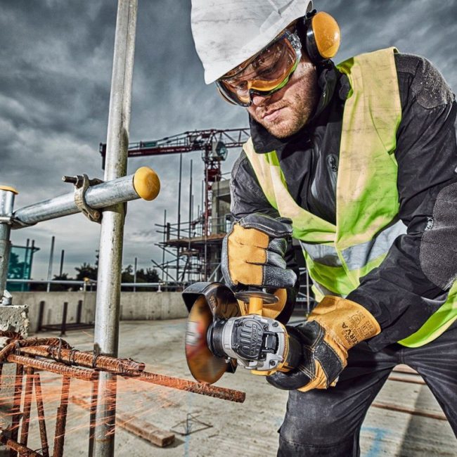 Dewalt DCG405N 18V XR 125mm Brushless Grinder - Body - Image 4