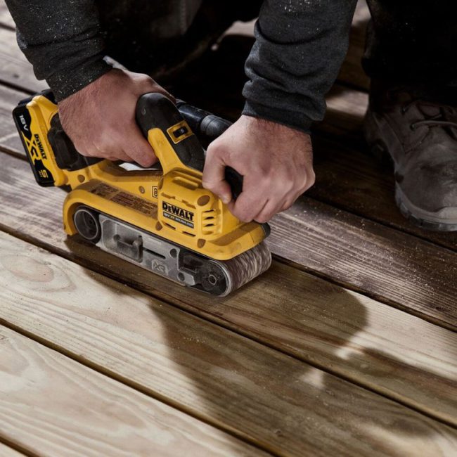 Dewalt DCW220NT 18V XR Brushless 75mm Belt Sander - Body & Case - Image 5