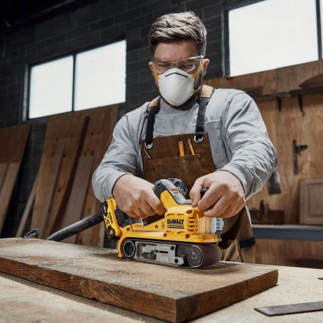 Dewalt DCW220NT 18V XR Brushless 75mm Belt Sander - Body & Case - Image 3