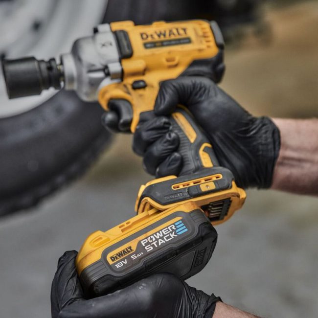 Dewalt DCF891H2T-GB 18V XR Brushless 1/2” Impact Wrench Kit - Image 2