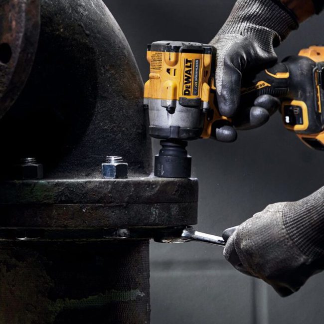 Dewalt DCF921N 18V XR Brushless 1/2" Impact Wrench – Body - Image 4