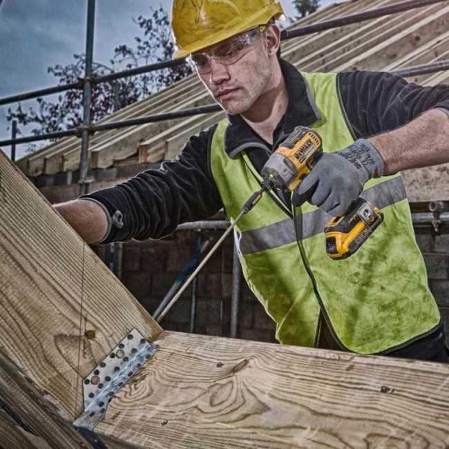 DeWALT DCF887D2 XR Cordless 18V Brushless Impact Driver Kit - Image 2