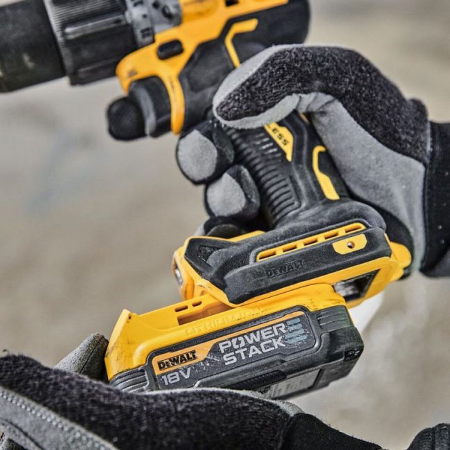 DeWalt DEW805E2T-GB 18V XR Brushless Combi Drill Kit - Image 9