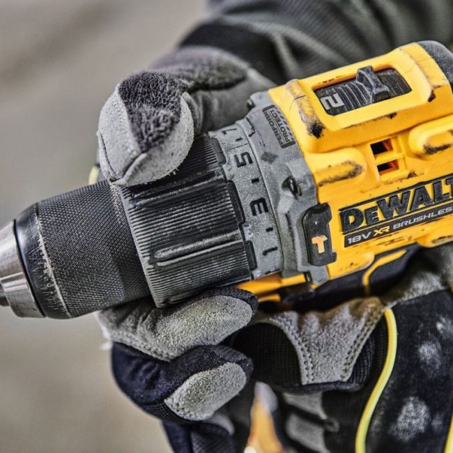 DeWalt DEW805E2T-GB 18V XR Brushless Combi Drill Kit - Image 7