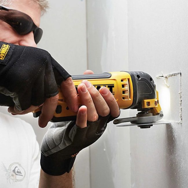 Dewalt DCS355N 18V XR Brushless Multi Tool - Body - Image 2