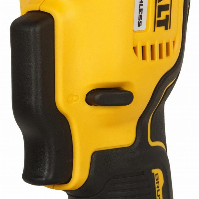 DeWalt DCS355M2 18V XR Brushless Multi-Tool with Accessory Kit - Image 4