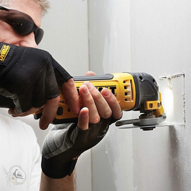 DeWalt DCS355M2 18V XR Brushless Multi-Tool with Accessory Kit - Image 8