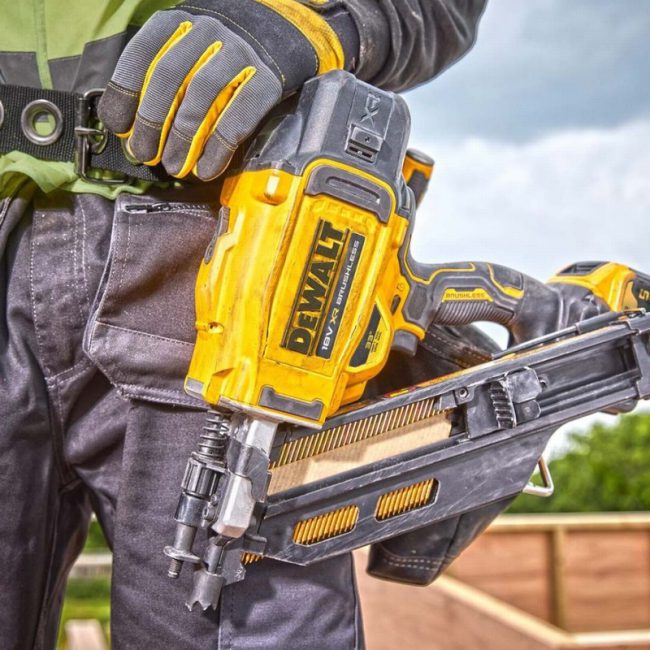 DeWalt DCK246P2-GB 18V XR Brushless Nailer Twin Kit - Image 10