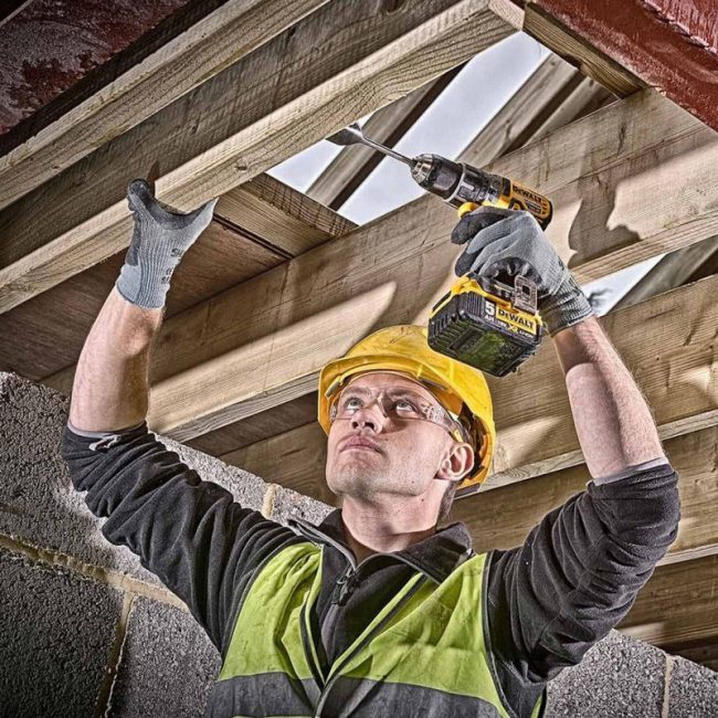 DeWalt DCK266M2T Brushless 18v Combi Drill & Impact Driver Kit - Image 3