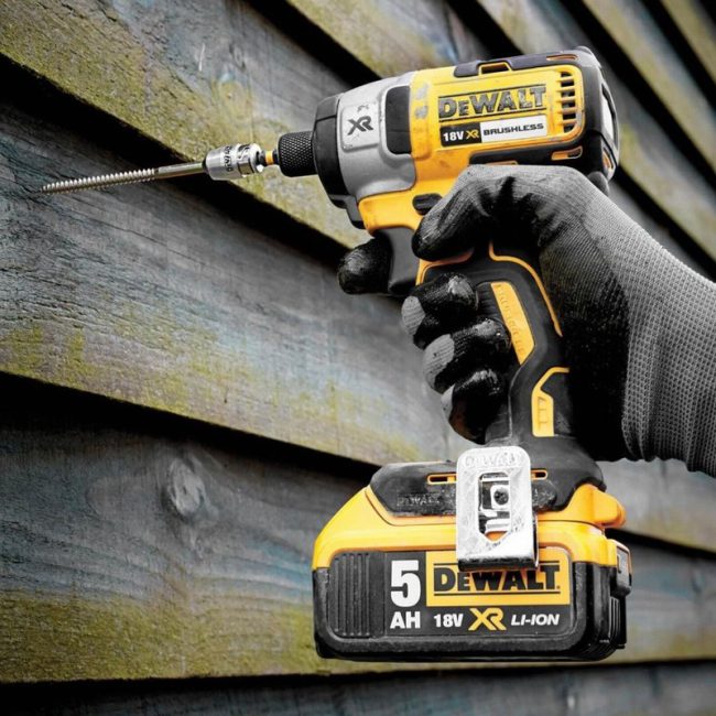 DeWalt DCK266M2T Brushless 18v Combi Drill & Impact Driver Kit - Image 2