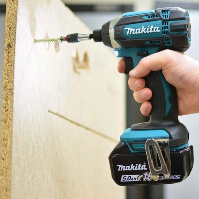 Makita DLX2131TJ 18V 2x5.0Ah Li-ion Combi/Impact Twin Kit - Image 3