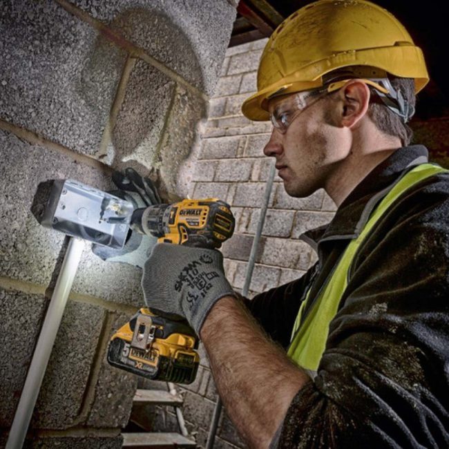 DeWalt DCK266P2T 18V XR Brushless Combi & Impact Kit - Image 11