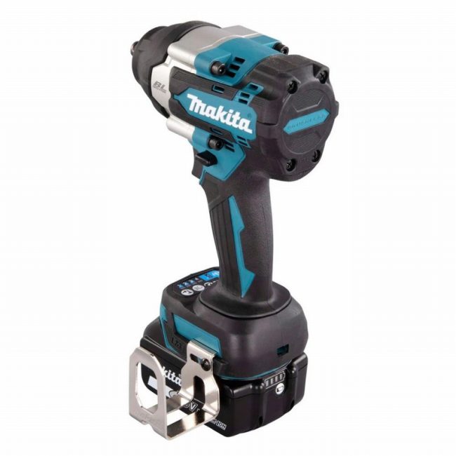 Makita DTW700RT 18v LXT Brushless 1/2" Impact Wrench Set - Image 8
