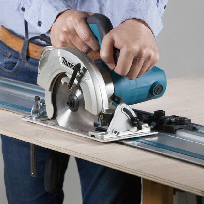Makita HS6601  240V 165mm(6-1/2") Circnlar Saw - Image 3