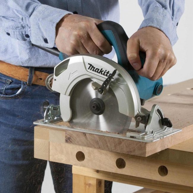 Makita HS6601  240V 165mm(6-1/2") Circnlar Saw - Image 2