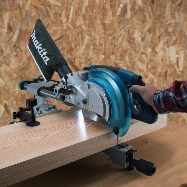 Makita LS0815FLN/1 110V 216mm Slide Compound Mitre Saw - Image 4