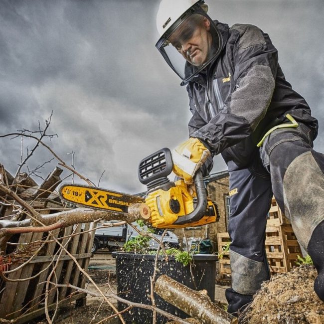 DeWalt DCM565N 18V XR Li-ion Cordless Brushless 30cm Chainsaw - Image 4