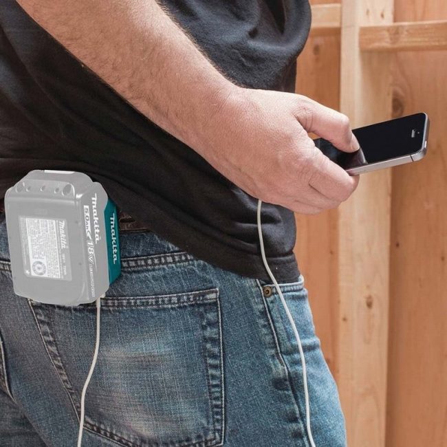 Makita DEAADP05 18V USB Charging Adaptor - Image 4