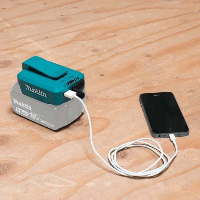 Makita DEAADP05 18V USB Charging Adaptor - Image 3