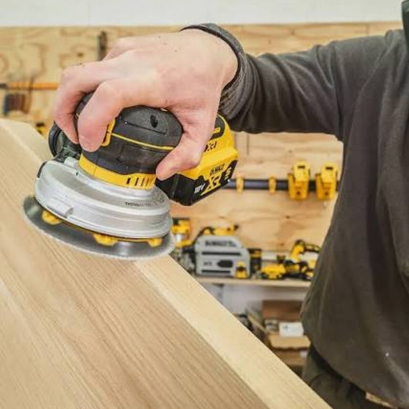 DeWalt DCW211N 18V XR 125mm Random Orbital Sander - Body - Image 6