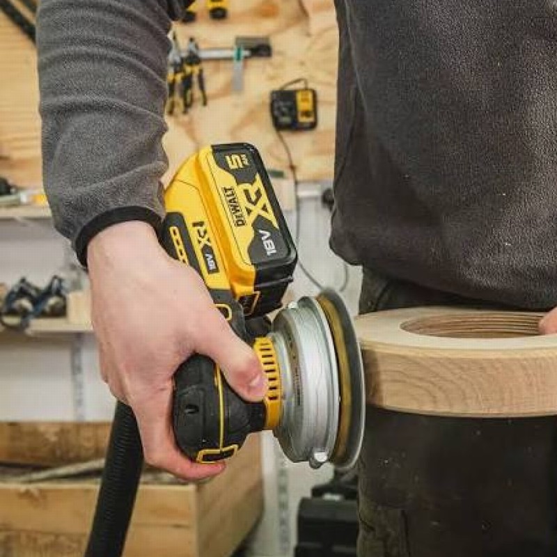 DeWalt DCW211N 18V XR 125mm Random Orbital Sander - Body - Image 5