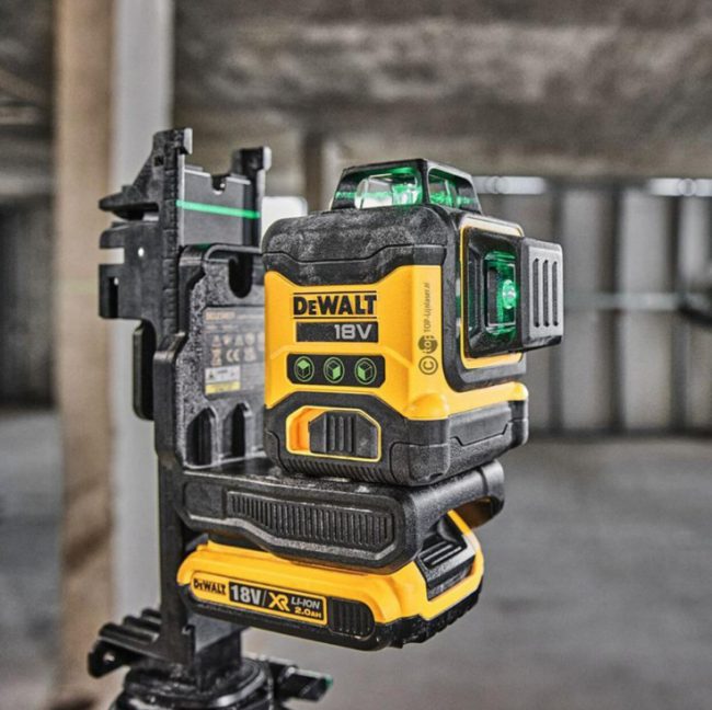 DeWalt DCLE34031D1-GB 18v XR 3x 360° Compact Green Laser Kit - Image 2