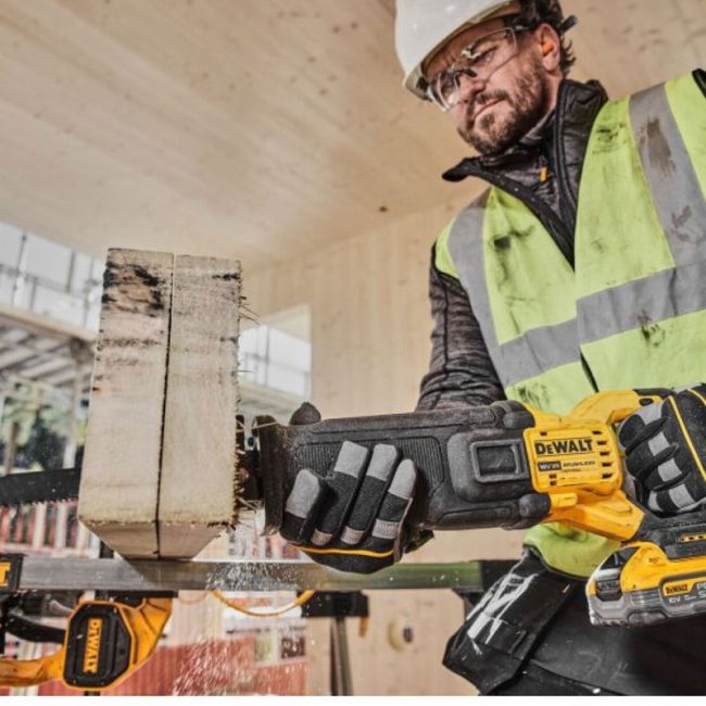 DeWalt DCS386H2T-GB 18V Cordless Brushless Reciprocating Saw Kit - Image 3