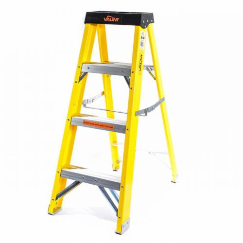 Vaunt V2002000 4 Tread Fibreglass Step Ladder – 1.11m