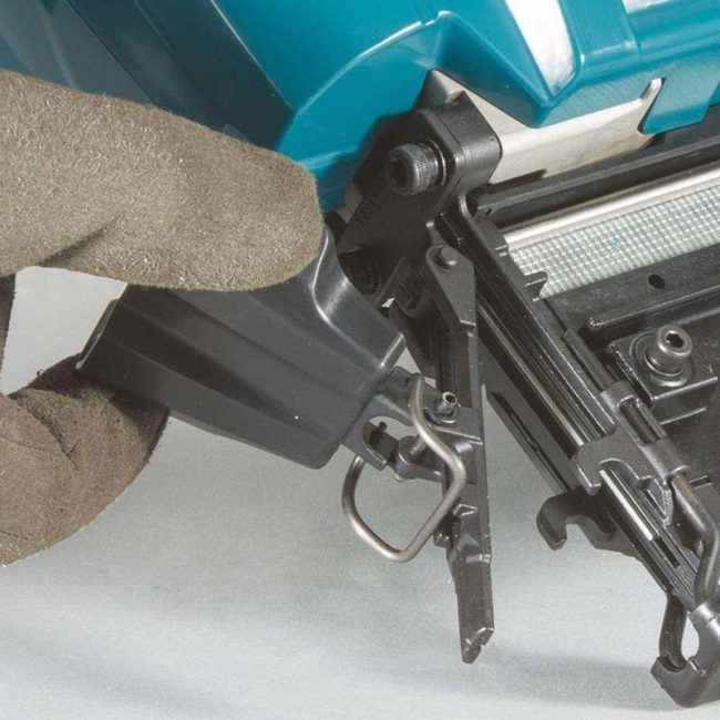 Makita DBN600ZJ 18V LXT Cordless 16G Finishing Nailer - Image 8